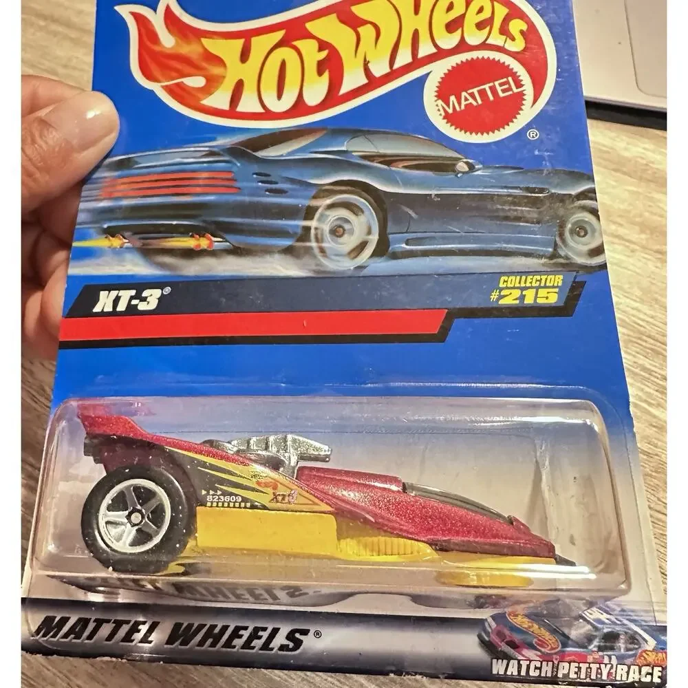 Hot Wheels XT-3 Three-Wheel Red Car Diecast 1/64 Scale Collector Hotwheels H8